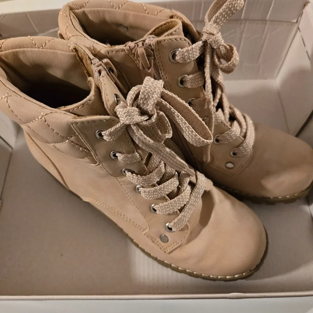 Dolce Vita Girls Quilted Combat Boots‎ – Blush With Box REELY 1yr EUC